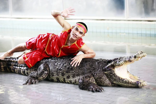 Krokodilshow in Thailand — Stockfoto
