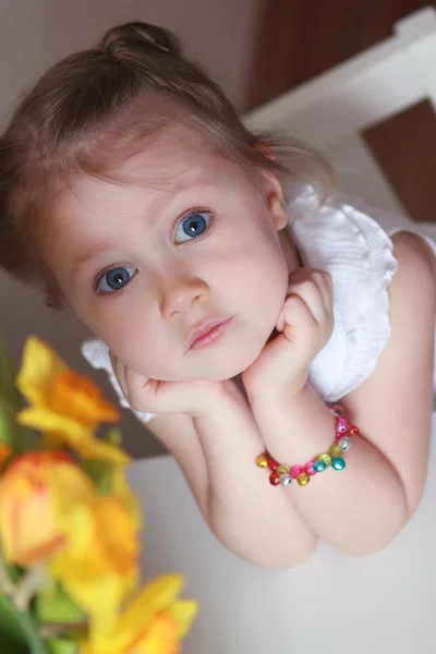 Hermosa niña pequeña — Foto de Stock