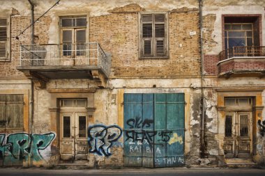 Onarım ihtiyacı bir binanın büyük