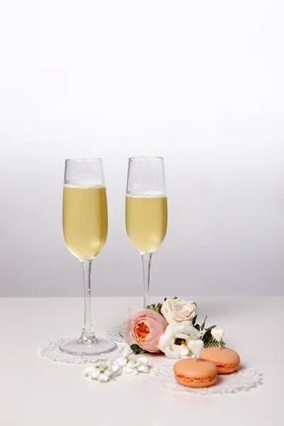 Δύο ποτήρια με σαμπάνια — Φωτογραφία Αρχείου