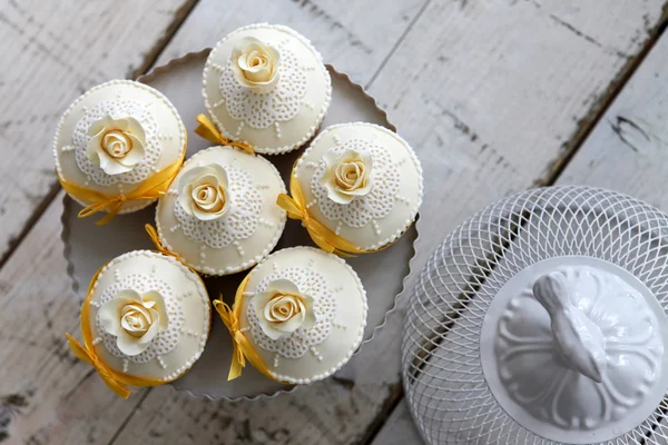 Bolo de casamento bonito — Fotografia de Stock