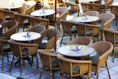 kafe masaları ve sandalyeleri