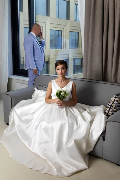 魅力的な花嫁と花婿 — ストック写真