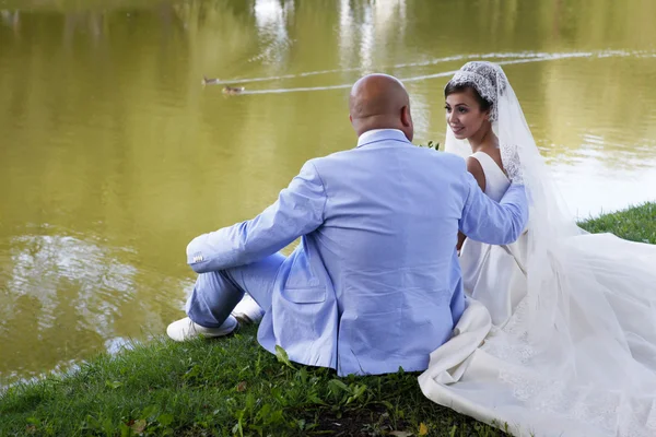 Charming bride and groom — Stock Photo, Image