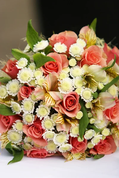 Esküvői csokor a rózsák — Stock Fotó