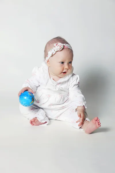 Menina pequena bonita — Fotografia de Stock