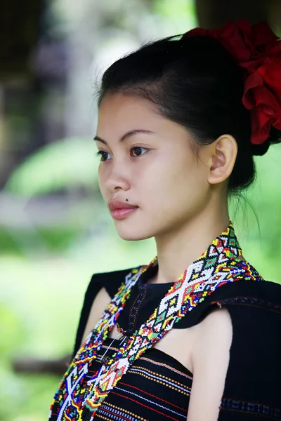 Chica en ropa tradicional — Foto de Stock