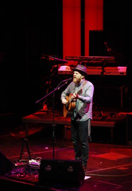 İngiliz şarkıcı Alex Clare