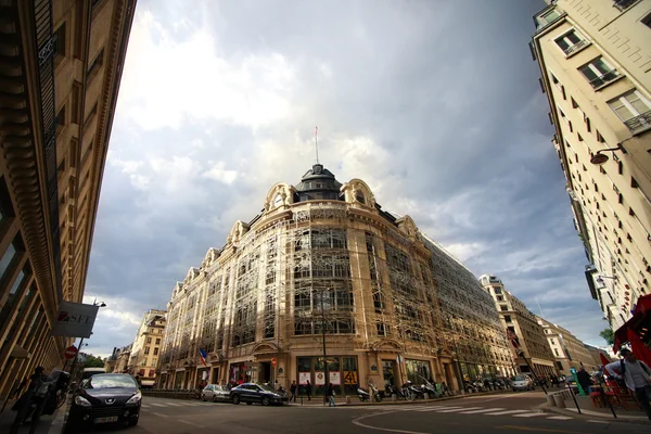 Beautiful building in Paris — Stock Photo, Image