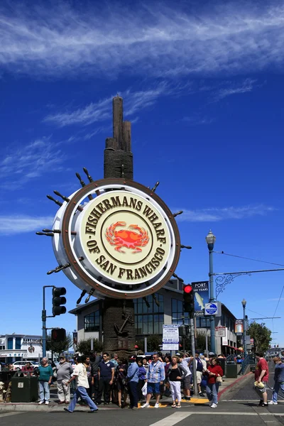 Menschen besuchen Fischersteg in San Francisco — Stockfoto