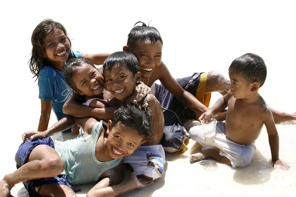 Niños filipinos alegres — Foto de Stock