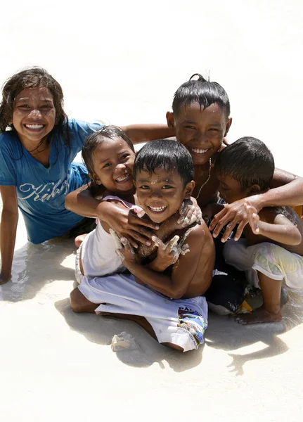 Niños filipinos alegres — Foto de Stock