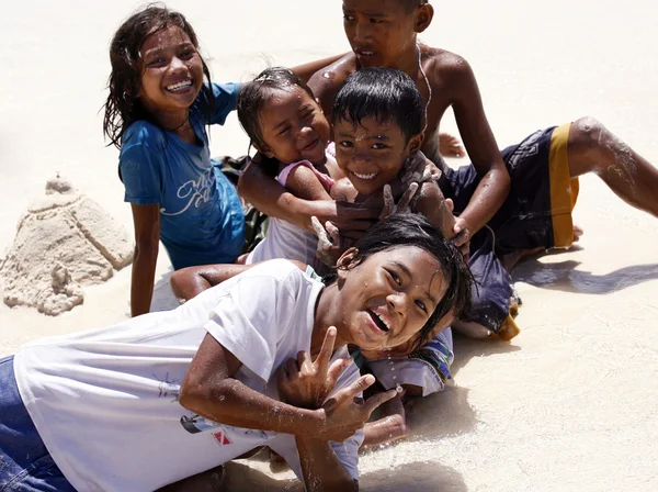 陽気なフィリピンの子供たち — ストック写真