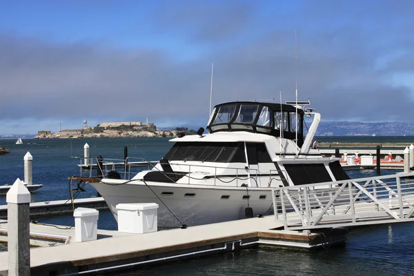 Yachts on a pier — Stock Photo, Image