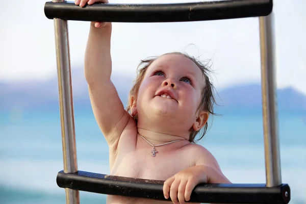 Schattig klein meisje — Stockfoto