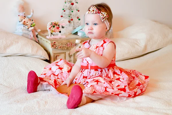 Niña con un regalo — Foto de Stock