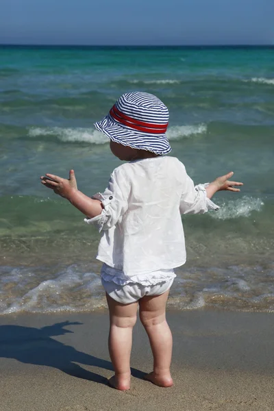 Schattig klein meisje — Stockfoto