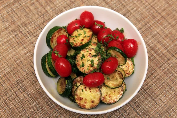 Gebratene Zucchini und Tomaten — Stockfoto