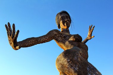 Mutluluk dansı Treasure Island üzerinde