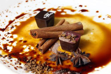 İyi ve tarçın ile çikolata şeker