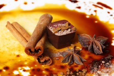 İyi ve tarçın ile çikolata şeker