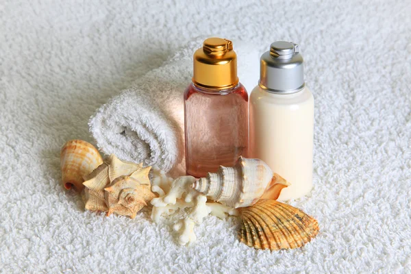 Bodycare products and cockleshells — Stock Photo, Image