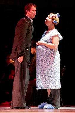 Rus oyuncuları Igor Larin ve Alina Olshanskaya 