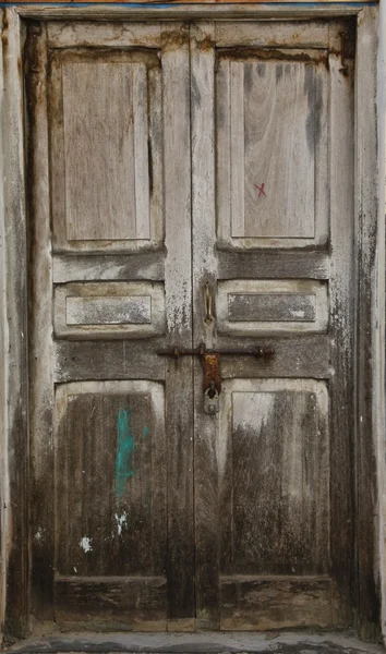 Puerta de madera vieja en Stone Town —  Fotos de Stock