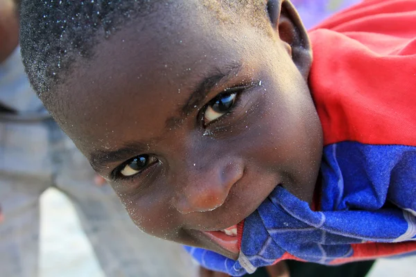 Küçük neşeli Afrikalı Çocuk — Stok fotoğraf