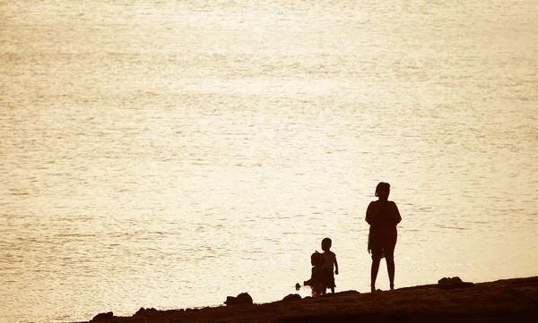 Nuoto al tramonto a Stone Town — Foto Stock