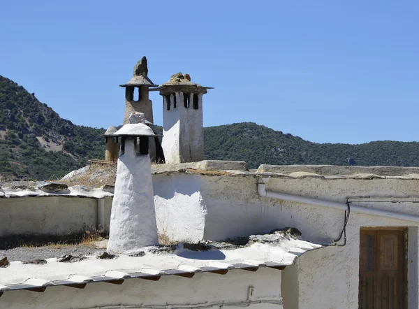 Traditionele Moorse schoorstenen in de alpajarras — Stockfoto