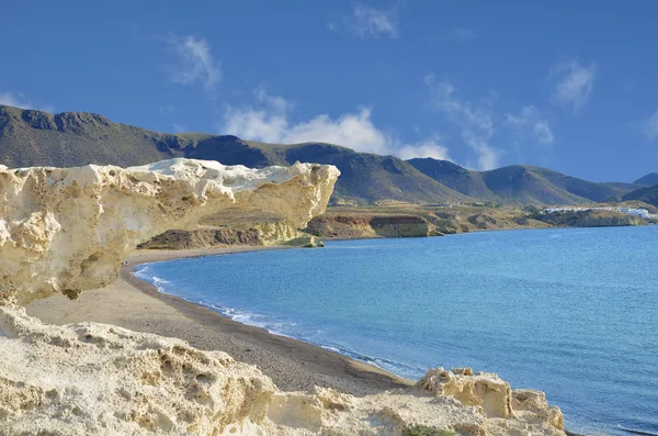 Пляж Лос-Эскуллос, один из вулканических островов Кабо-де-Гата, Андалусия, Испания — стоковое фото