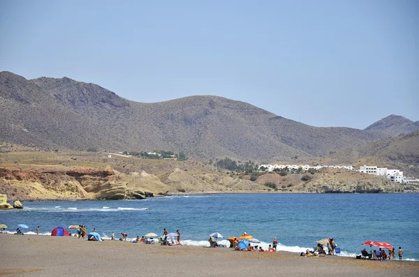 Playa de Los Escullos, una de las bellezas volcánicas de Cabo de Gata, Andalucía, España Imagen de archivo