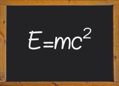 Bir kara tahta yazılı (E mc2) izafiyet teorisi