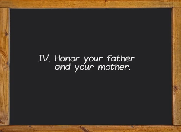 Четверті заповіді християнських католиків на дошці — стокове фото