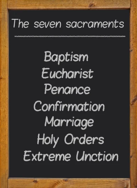 De zeven sacramenten geschreven op een schoolbord — Stockfoto