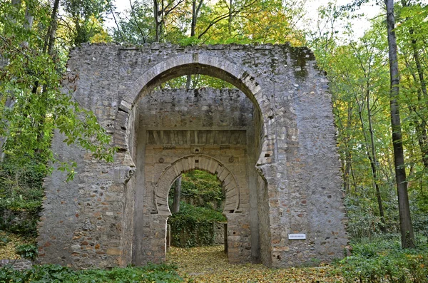 O arco das orelhas ou porta Bib Rambla em Alhambra — Fotografia de Stock