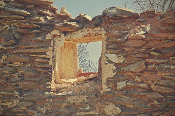 废弃房屋的窗户 — 图库照片