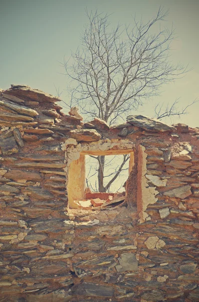 Window of an abandoned house — Stock Photo, Image