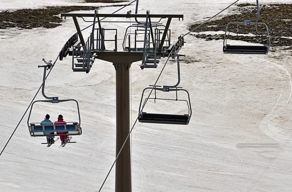 在西班牙内华达山脉的升降椅的 Pradollano 滑雪场 — 图库照片