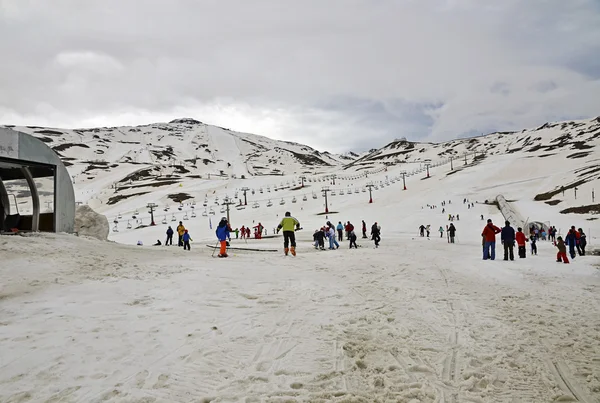 SIERRA NEVADA, SPAIN - APRIL 24, 2015: The ski resort of Sierra Nevada is the most important in southern Spain for winter sports. — Stock Photo, Image