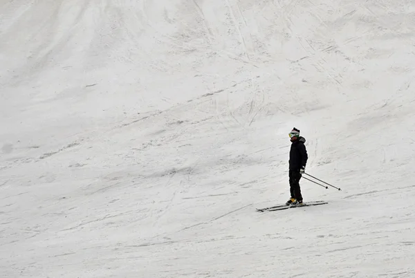 内华达山脉、 西班牙-2015 年 4 月 24 日: 内华达山脉的滑雪胜地是最重要的在西班牙南部为冬季运动. — 图库照片