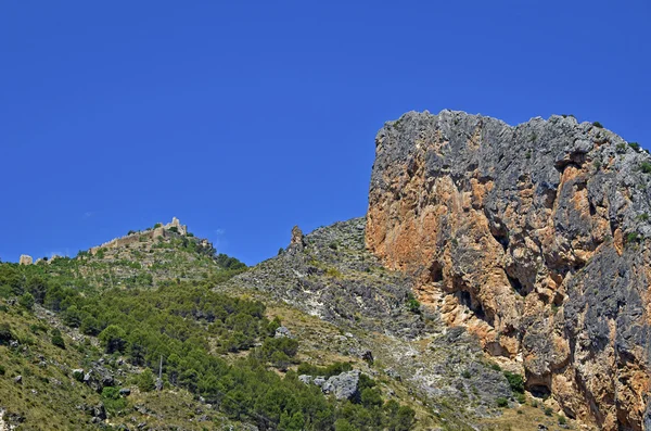 Ruinas de montaña y castillo — Foto de Stock