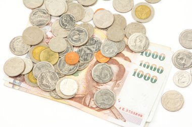 Banka banknot ve madeni paraların Tayland Bahtı para birimi cinsinden.