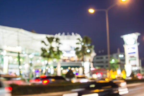 Luces difusas abstractas del tráfico urbano en una ciudad . — Foto de Stock