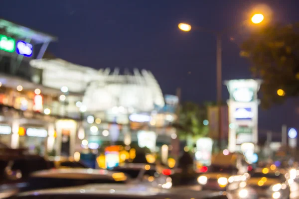 Luces difusas abstractas del tráfico urbano en una ciudad . — Foto de Stock