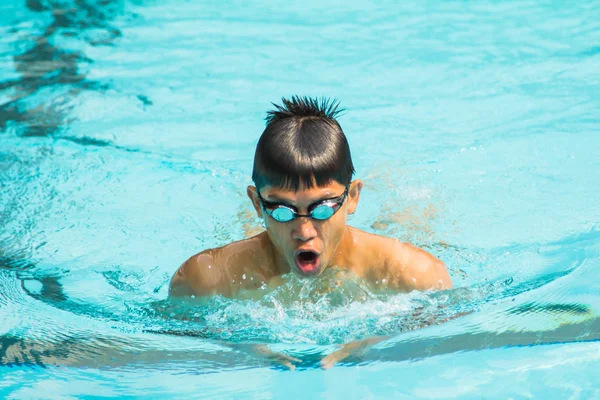 Brustschwimmen. — Stockfoto