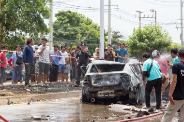 Gaz patlaması nedeniyle araba yangını.