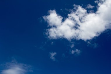 Mavi Gökyüzü ve Bulutlar