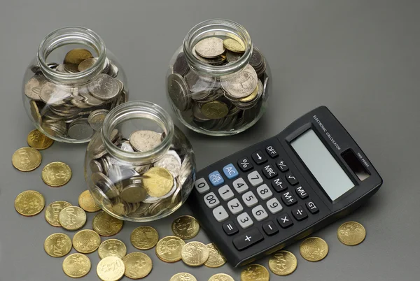 Sparen mit Taschenrechner. Finanzkonzept — Stockfoto